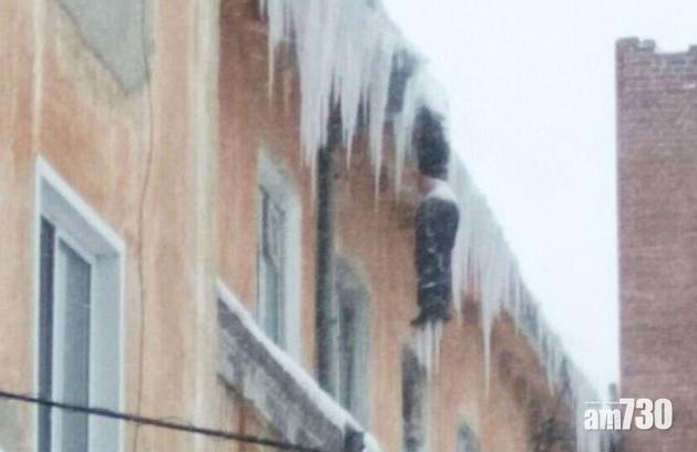 冰屍掛樓頂　俄攀爬高手離奇死亡　