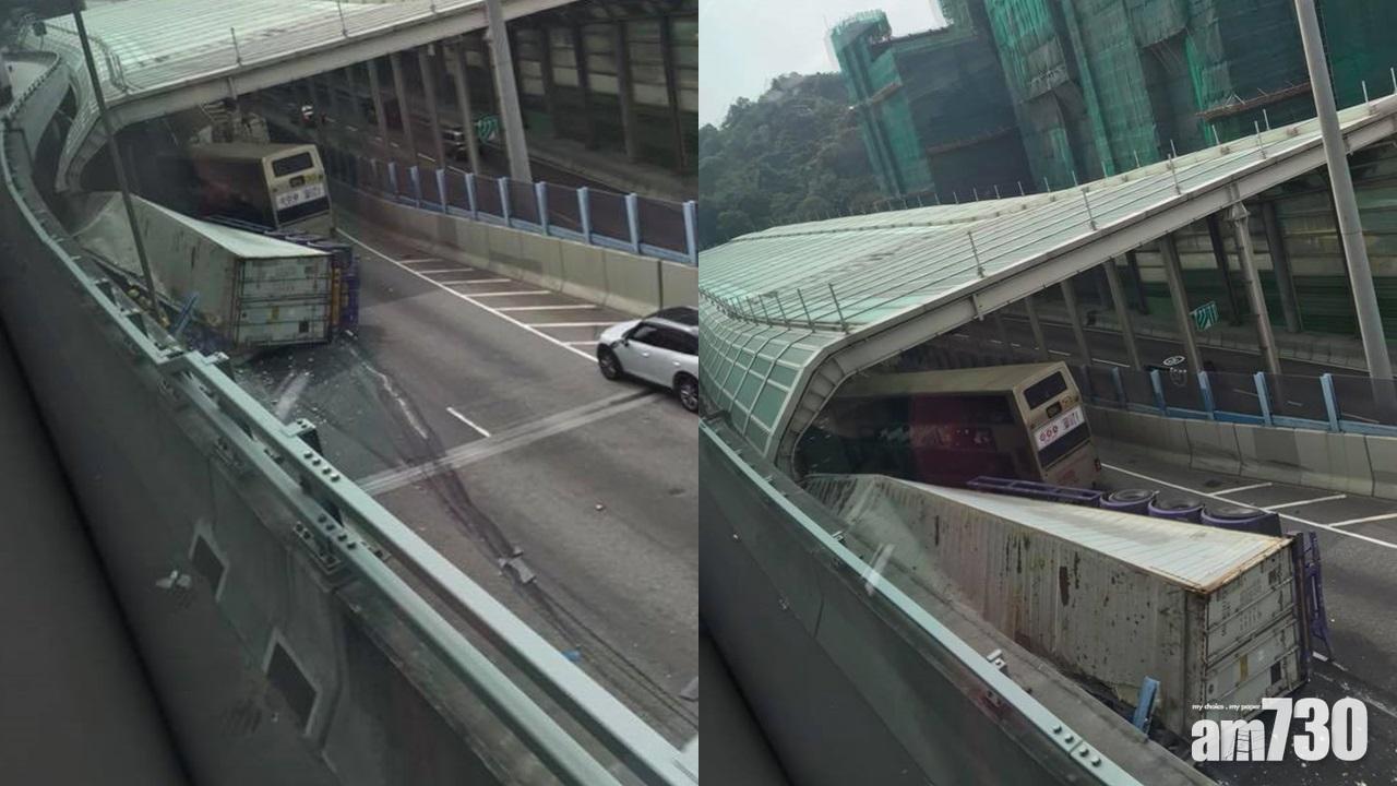 屯門公路貨櫃車翻側  皇珠路支路封閉