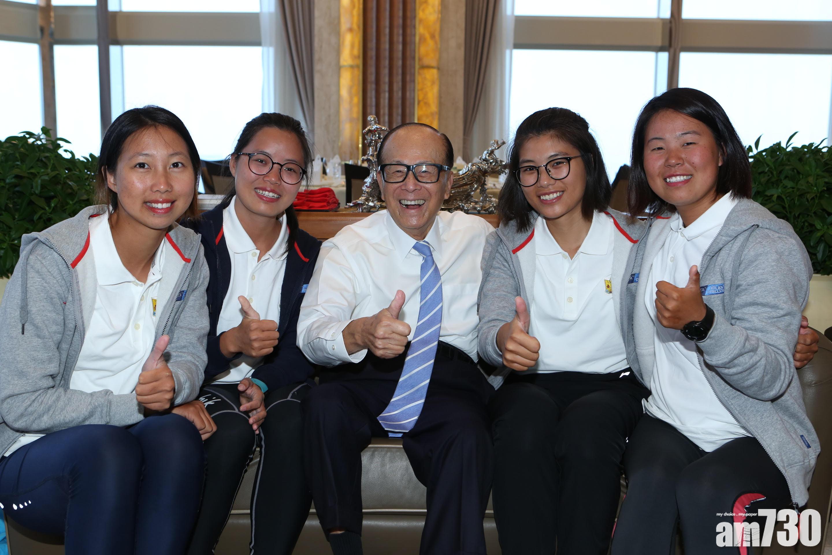 李嘉誠見「功夫茶茶」划艇隊 佩服4女毅力勇氣