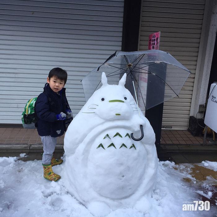 東京大雪苦中作樂 超靚卡通雪人