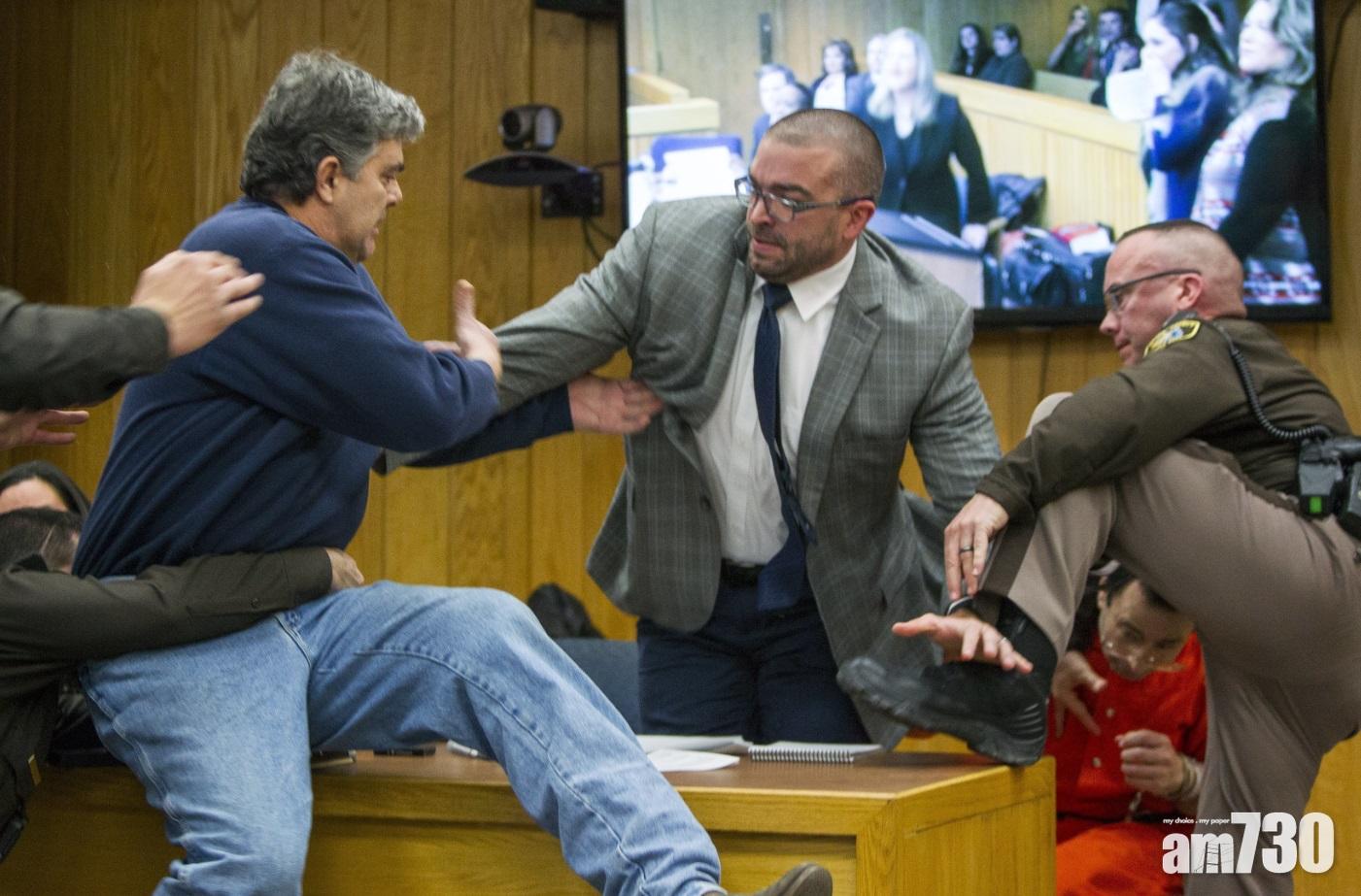 美體操隊前隊醫出席聆訊　受害人父親失控圖施襲(有片)