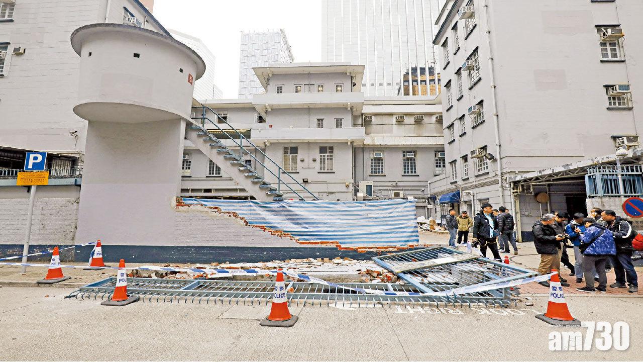 貨車尾撞擊 無人傷 舊灣仔警署塌磚牆