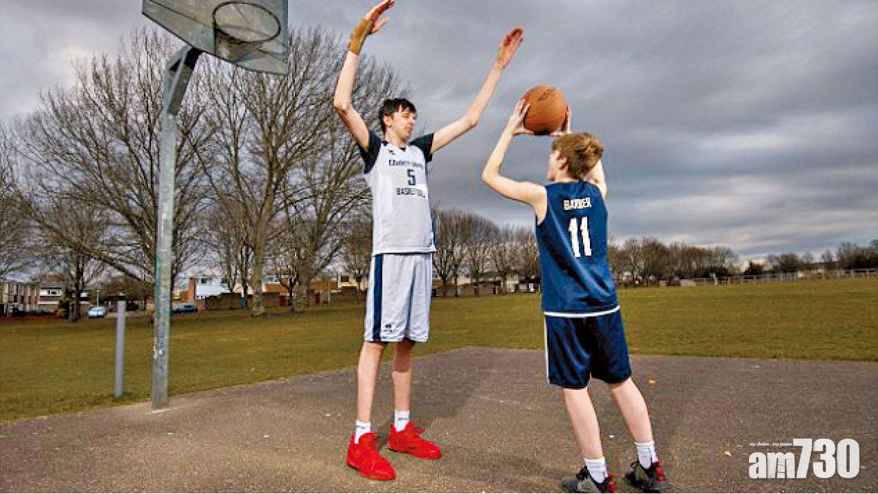 7呎4吋少年高冠全球