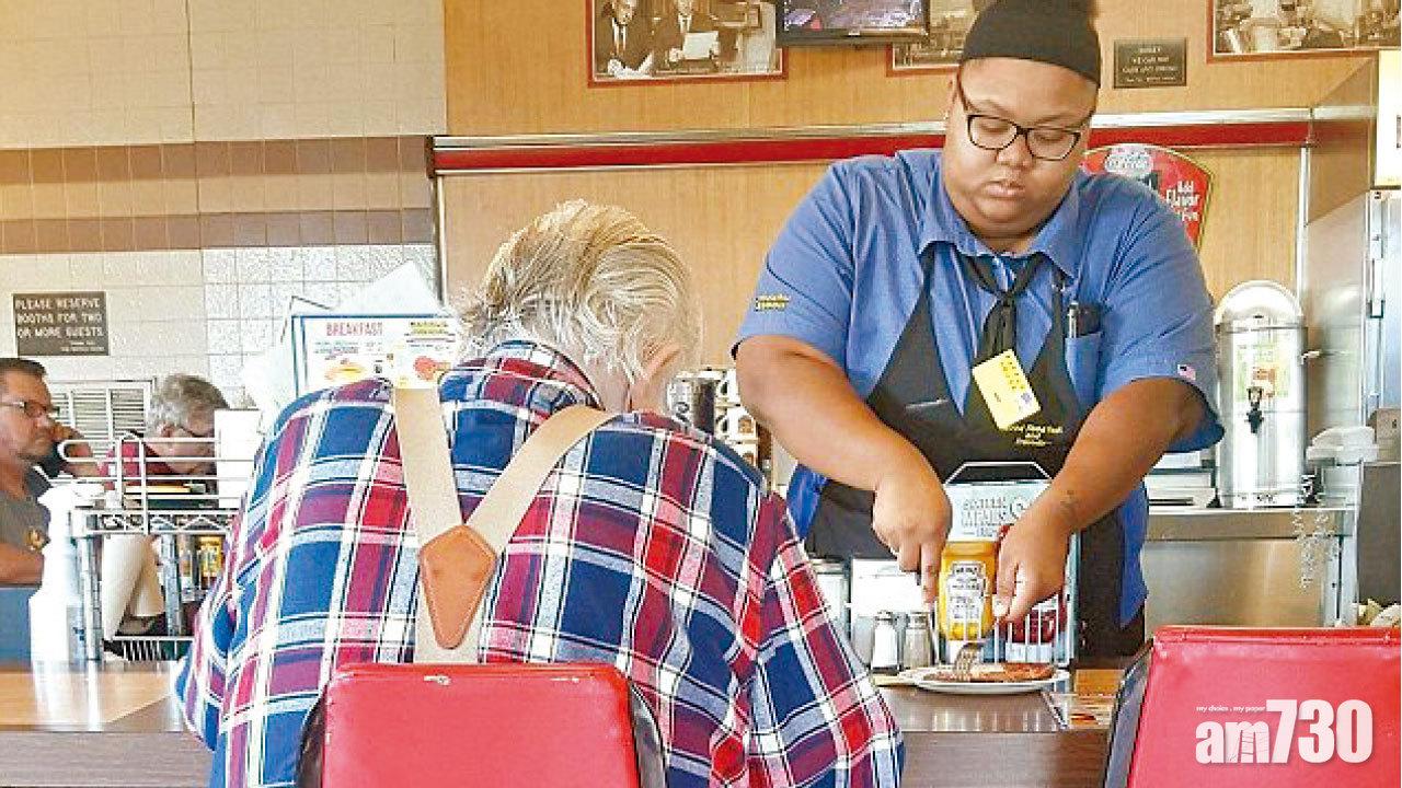 愛心侍應獲13萬獎學金