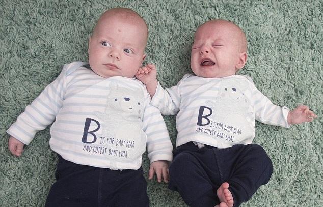 【巨人與小矮人】 呢對孖生B 體重差一倍