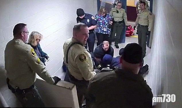 【冷血獄警】精神病漢綁椅46小時慘死 片段揭獄警仲笑