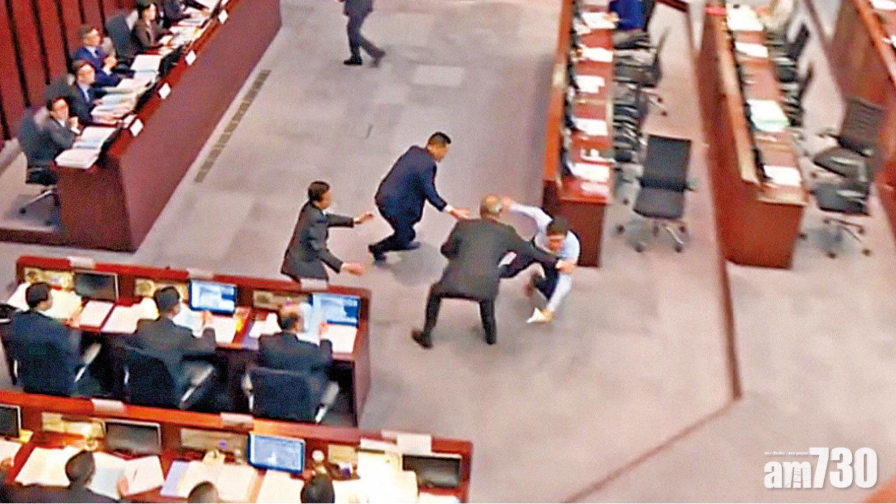 泛民不滿拒絕處理規程問題  審議一地兩檢草案 兩度暫停