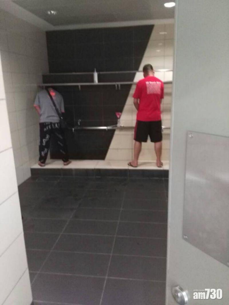 【係要周圍痾】兩中國遊客 祈禱室就地小便