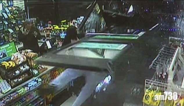 【有片】SUV車衝入7仔擦身而過 霸氣姐淡定撥頭髮