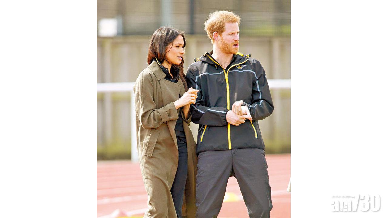 梅根軍綠風褸神奇售罄