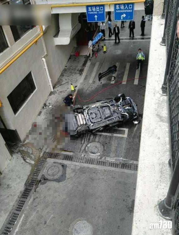 疑倒車失事飛墜地面 私家車司機不治