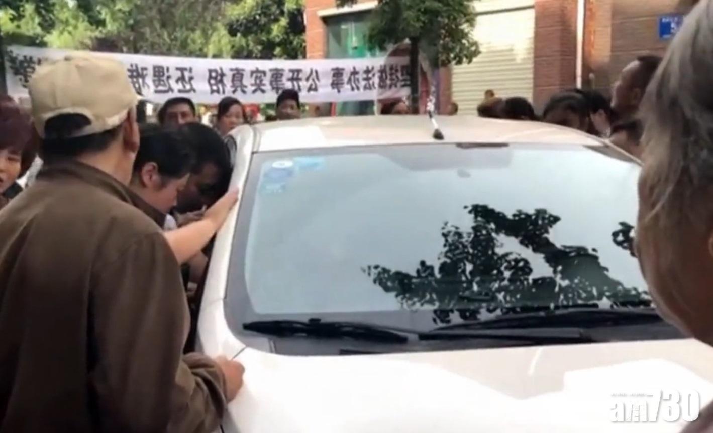 【汶川地震十周年】都江堰外宣辦主任：包圍香港記者的是家長