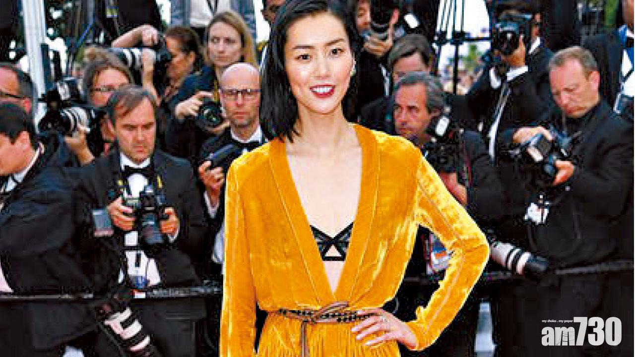 劉雯優雅演繹Deep V