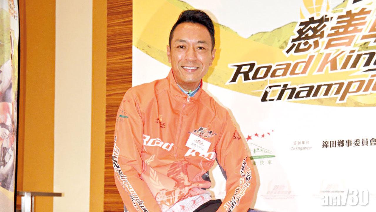 從前經常踩單車返工 姜皓文讚金慧英手車辣