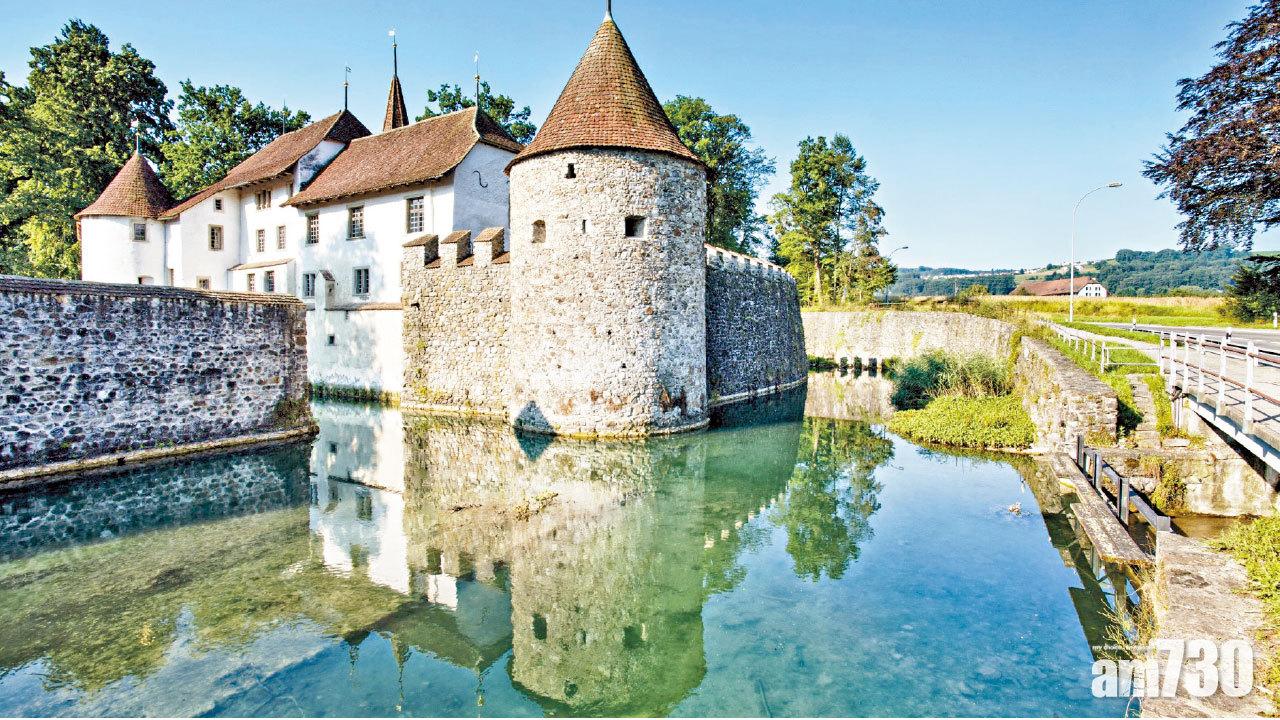 哈爾威城堡 水上美談