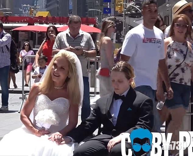 老妻童夫測民心