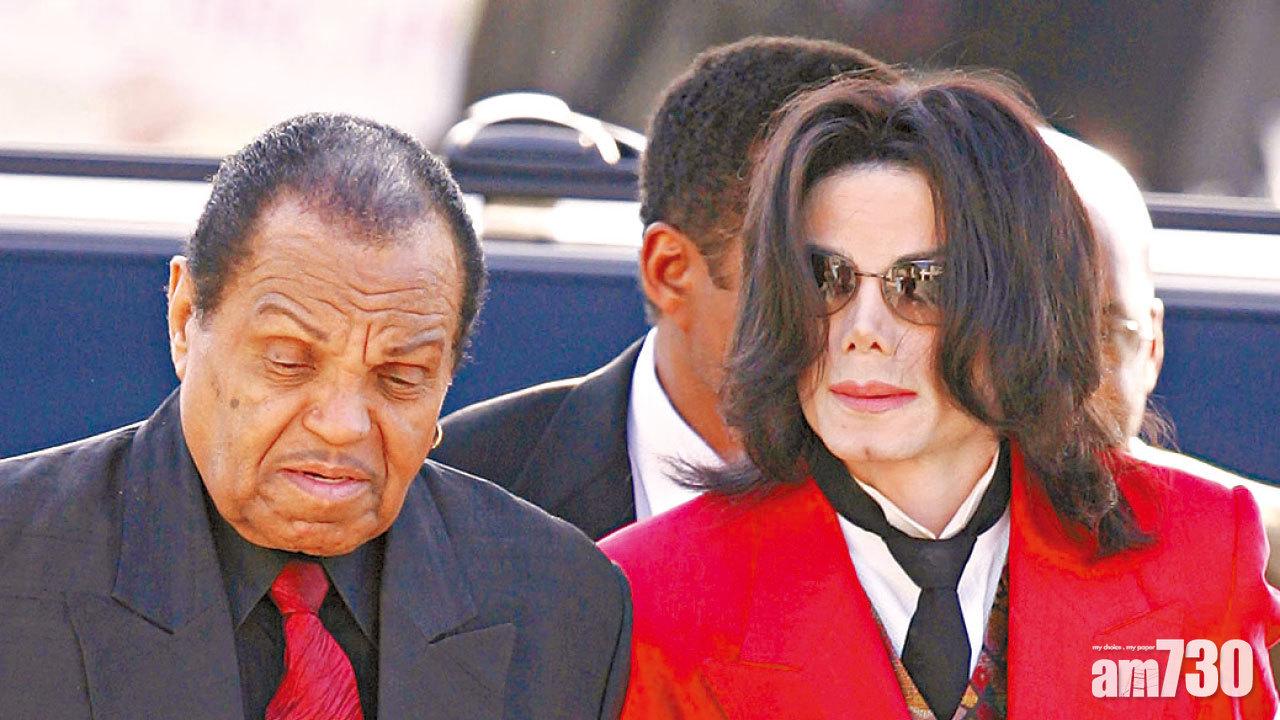 MJ與父親葬同一墓園