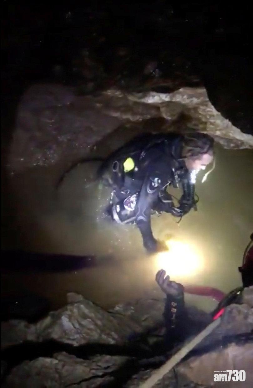 【泰被困少足隊】18潛水高手參與 首人最快今晚10時出洞