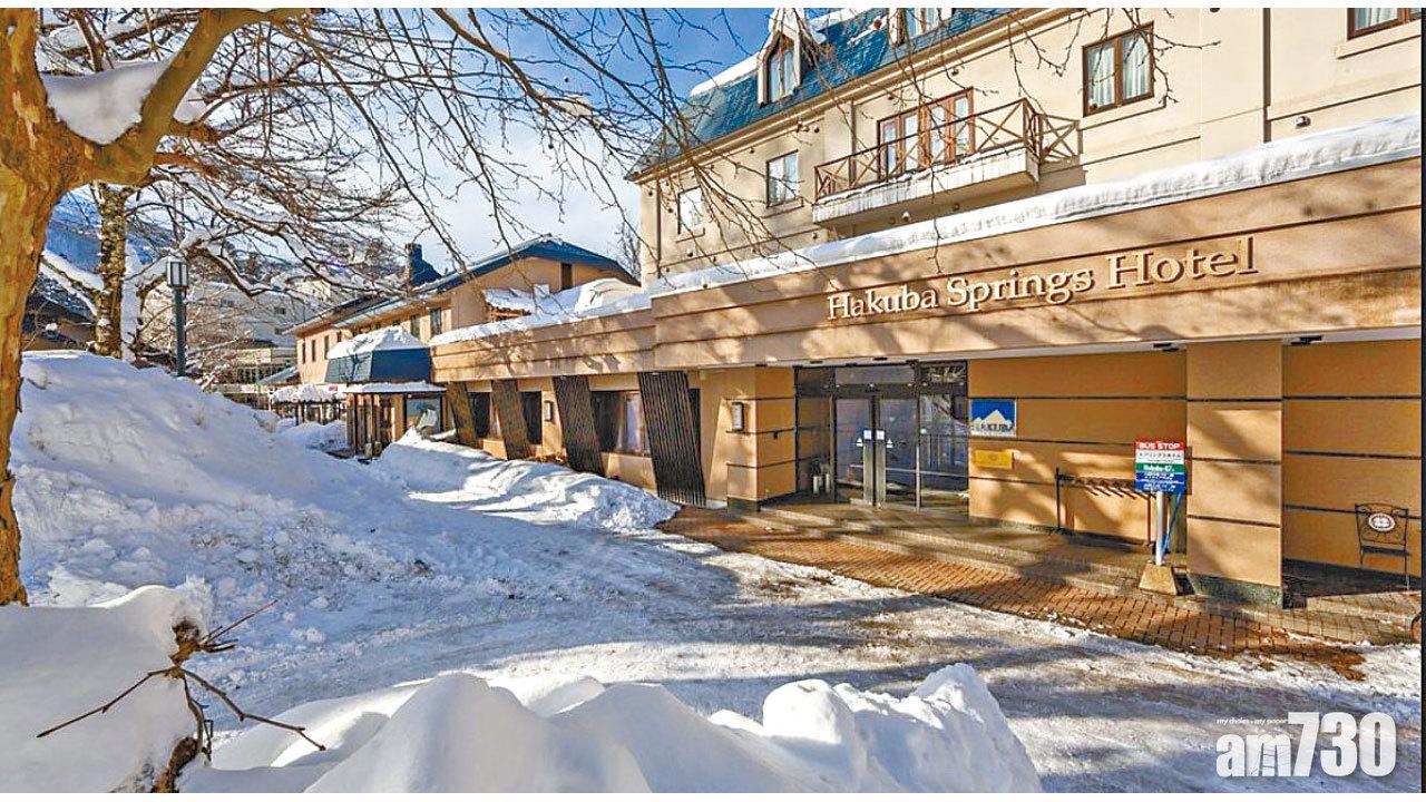 盛夏遊白馬 落地玻璃別墅融入大自然