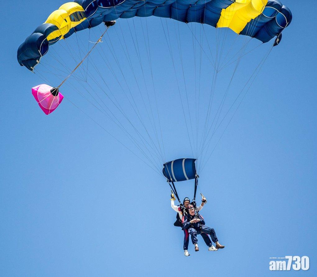 【老頑童】百歲人瑞4000米跳傘慶生 冀破最年長跳傘運動員紀錄(有片)
