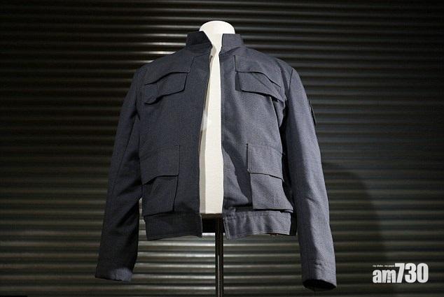 福伯戰衣價千萬