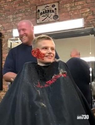 弊家伙：剪甩咗隻耳