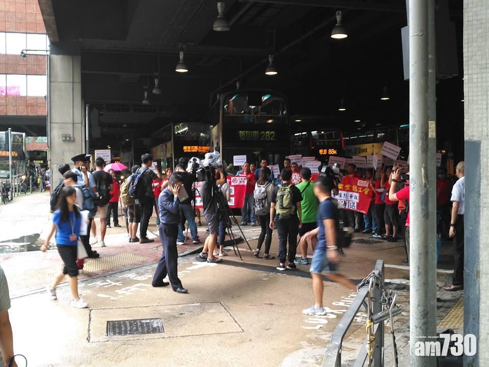 工會不滿九巴未滿足訴求  堵塞沙田巴士站出入口