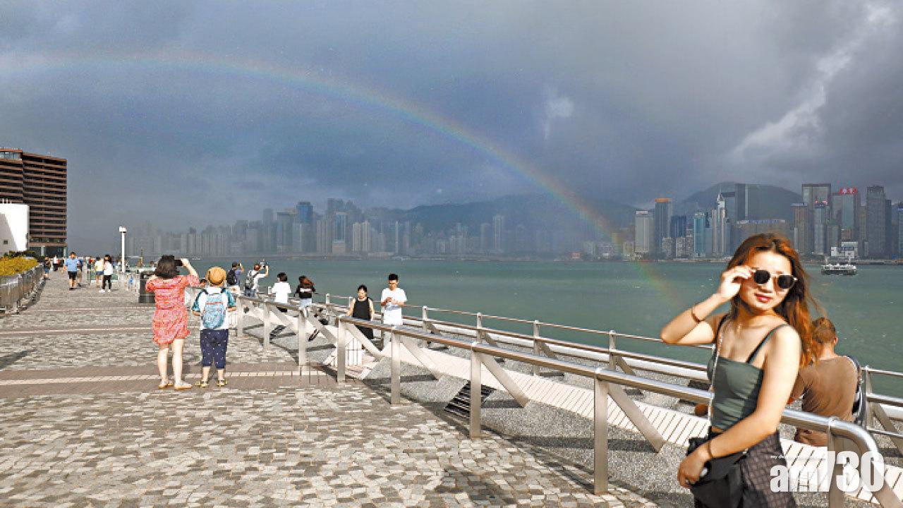 貝碧嘉襲港掛三號波 天文台料今狂風驟雨