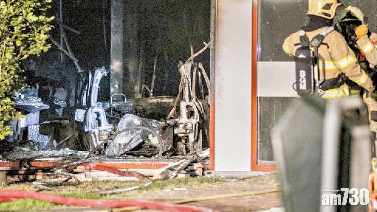 載氣罐私家車撞荷蘭市政廳