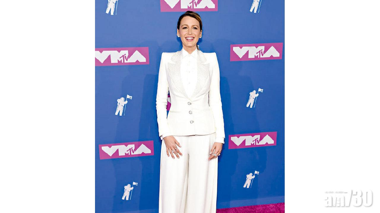 花邊教主收起性感