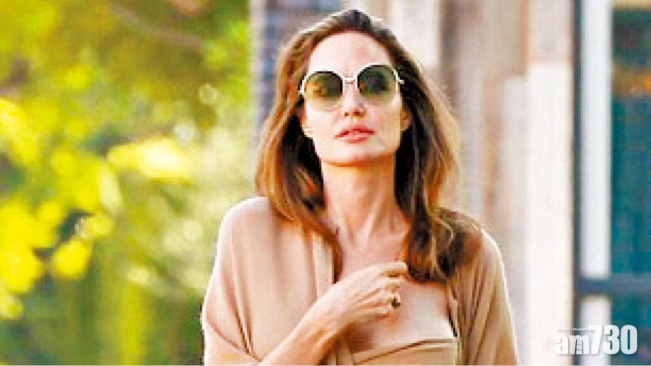 安祖蓮娜性感strapless裙快閃街頭