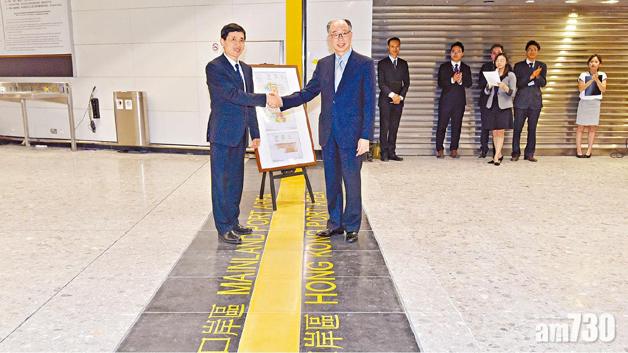 一地兩檢昨生效 林鄭否認鬼祟交接