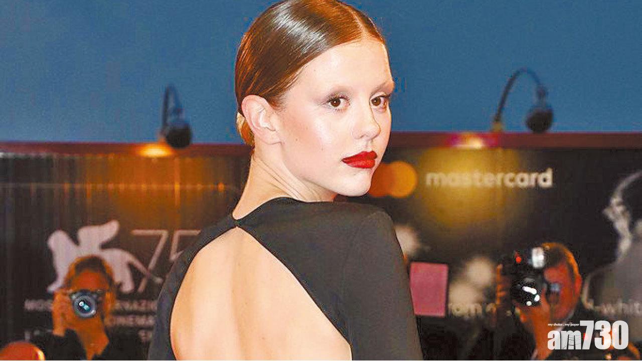 美亞哥夫紅氈晒靚背