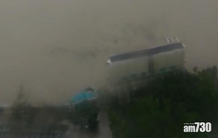 【山竹襲港】十號颱風信號 小西灣運動場變泳池