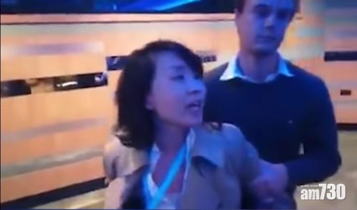 央視記者掌摑義工被捕後獲釋  華駐英使館促保守黨道歉