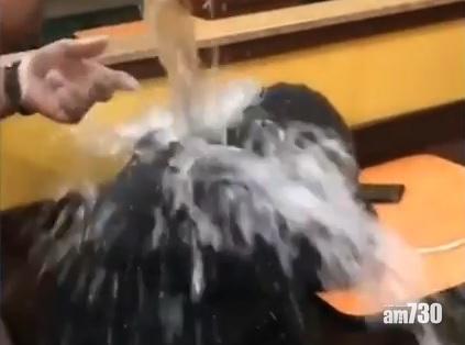 【離譜！】用水淋醒露宿者兼笑住拍片 冬甩店員遭停職