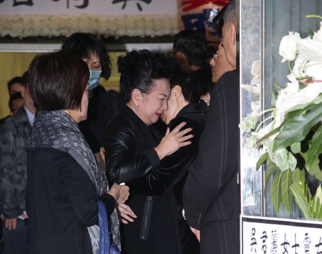 【即時娛樂】薛家燕嚎哭送別吳君麗