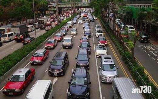 【交通消息】干諾道中疑氣體洩漏 車龍至北角和富