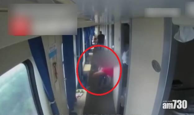 婦人火車上偷iPhone  被捕仲屈4歲孫：佢中意偷嘢 
