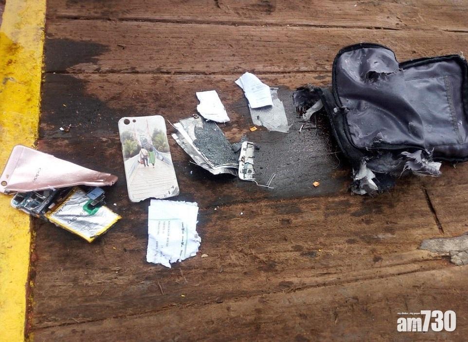 【獅航墜毀】殘骸四散海面 撈起手機背包 (有片)