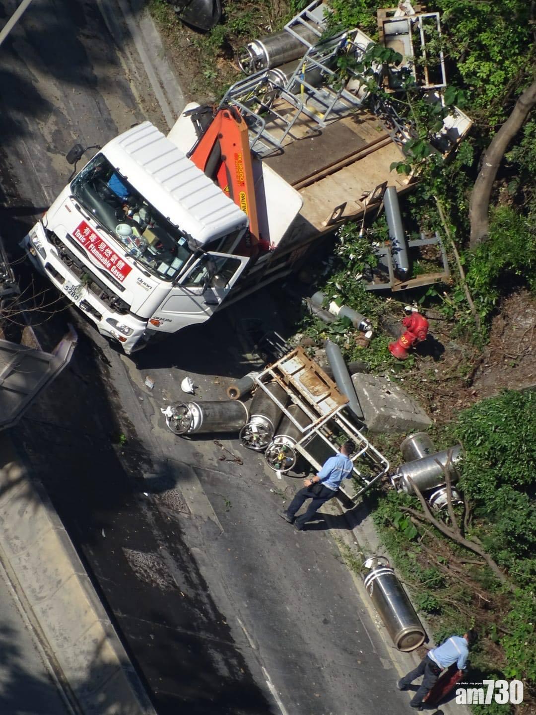 貨車環保大道失事撞山坡 往將軍澳全封