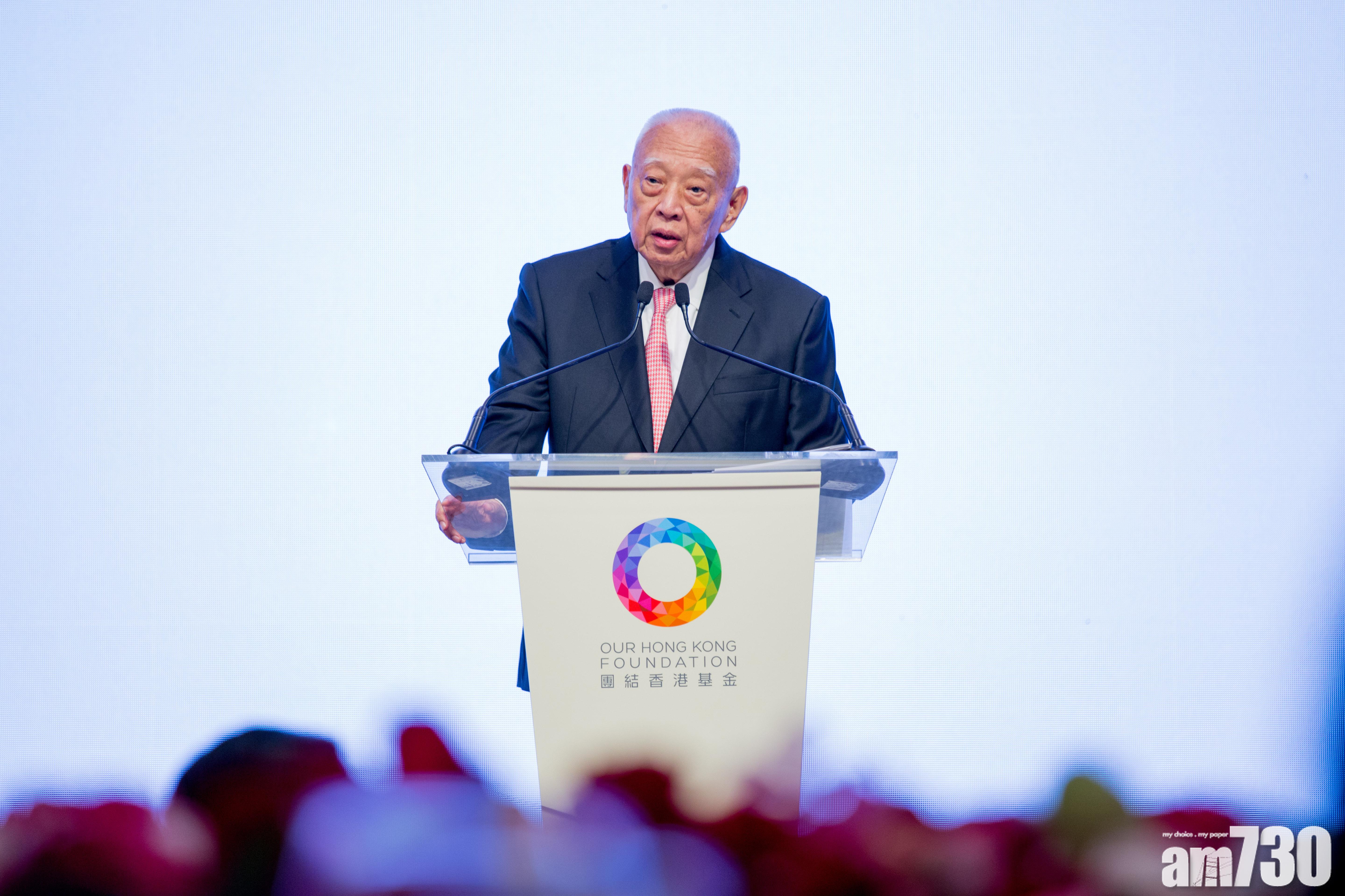 董建華︰土地不足阻礙港發展