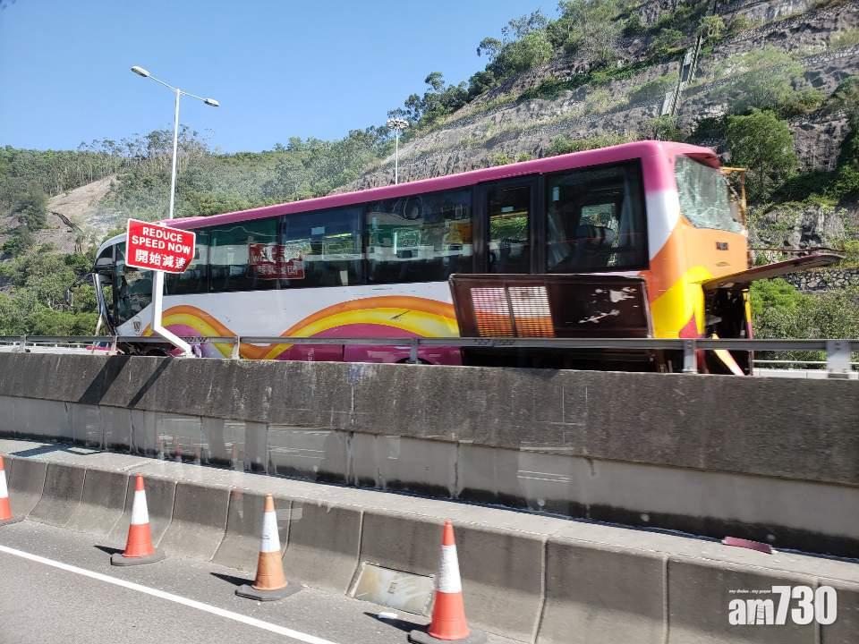 【青衣致命車禍】肇事冠忠旅遊巴車齡8年 62歲司機通宵更逾10小時