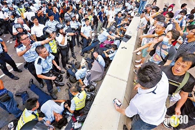 【佔中案】鍾耀華代表律師 : 警方用催淚彈需間接負上責任