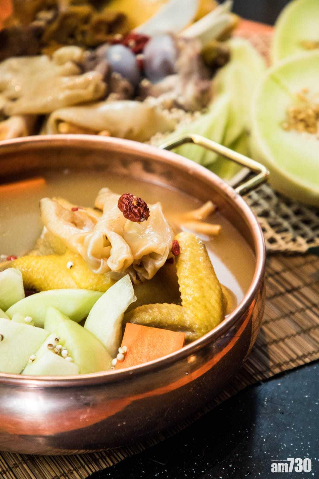 「老鍋台式火鍋」旗艦店限定「美顏蜜瓜響螺花膠鍋」