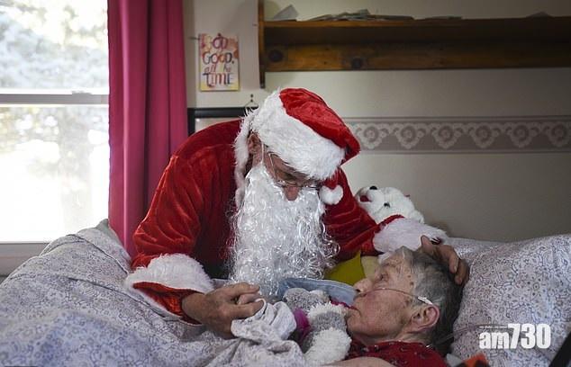 【甜蜜蜜】九旬翁扮聖誕老人 氹結縭60載住護老院妻