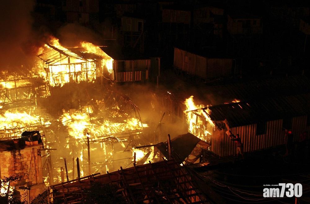 巴西貧民區大火17人傷