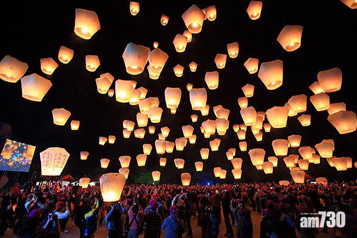 【好危險】英航客機6100米高空 險撞孔明燈