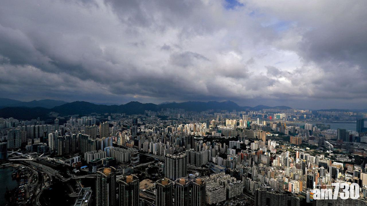 本地政治爭拗太多  三成港人想移民