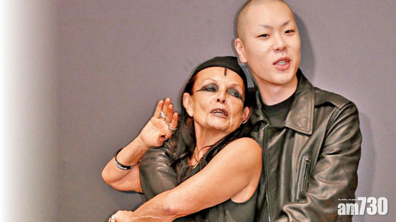 韓國歌手吳赫與竇靖童互相紋身